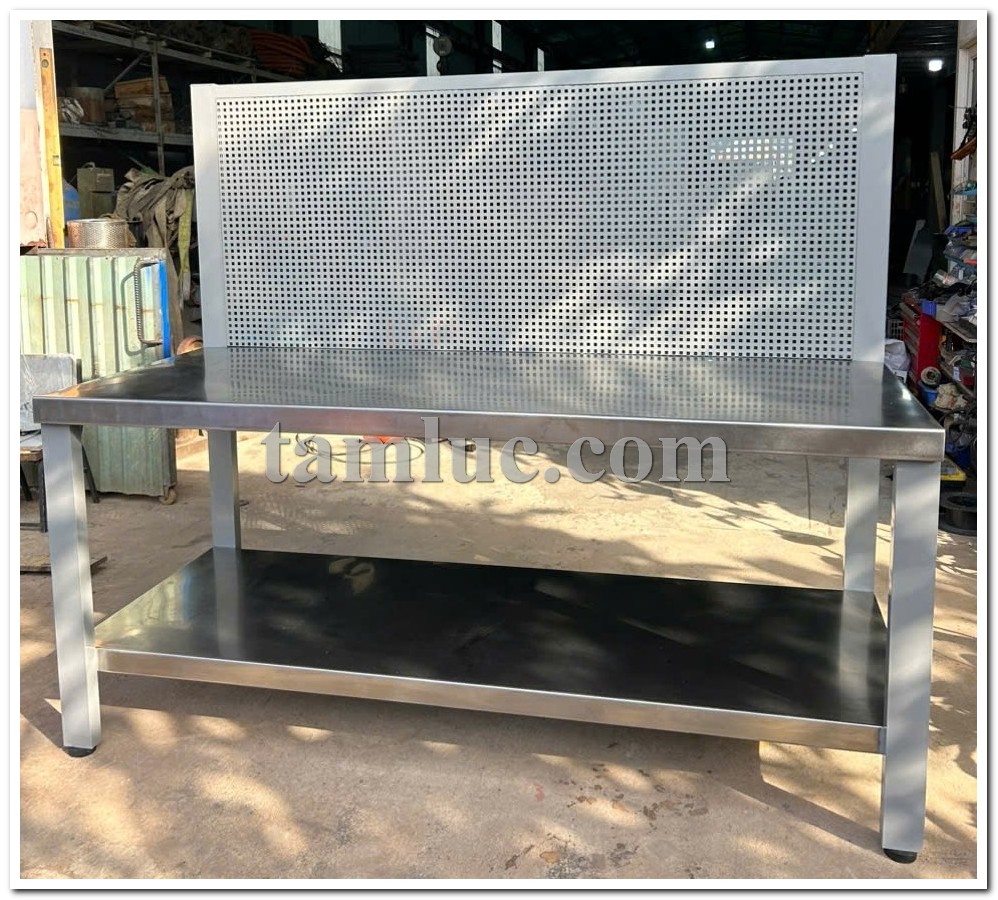 Bàn thao tác inox có bền không? Đánh giá chi tiết!